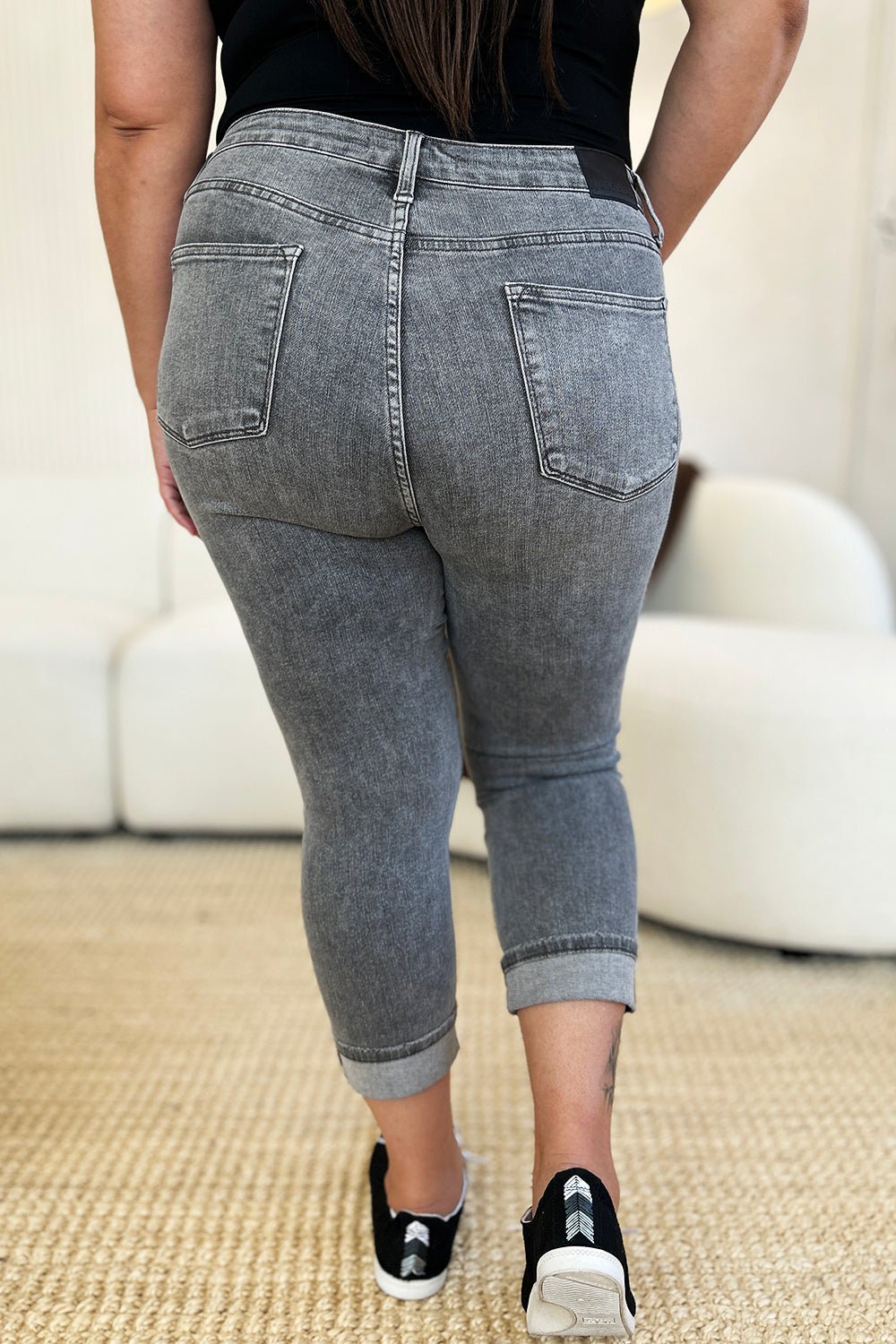 Judy BlueButton Fly High Waist Cuffed Capri Jeans in Gray