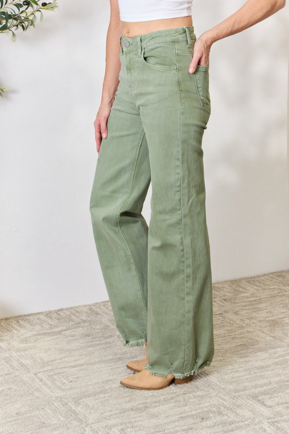 RISEN - Raw Hem Wide - Leg Jeans in Sage