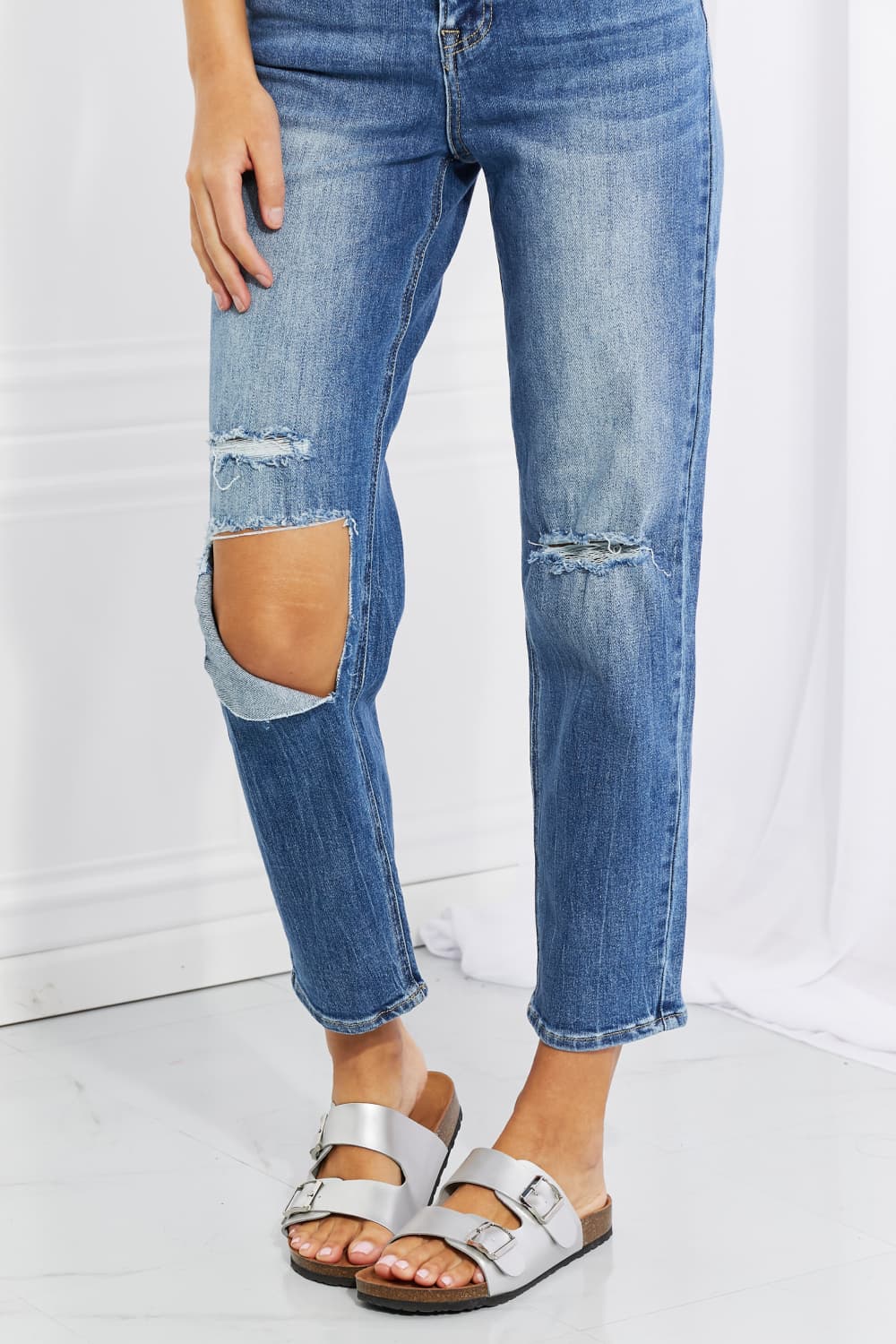 RISENDark Wash High Rise Distressed Cropped Relaxed Jeans