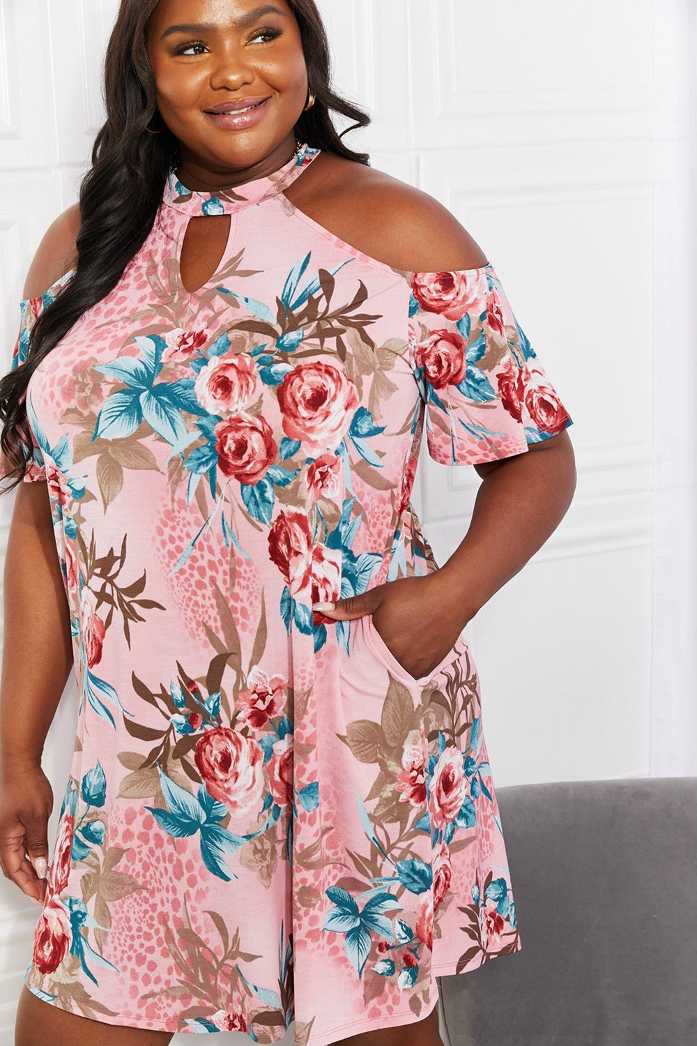 Sew In LoveFloral Cold - Shoulder Midi Dress in Dusty Pink