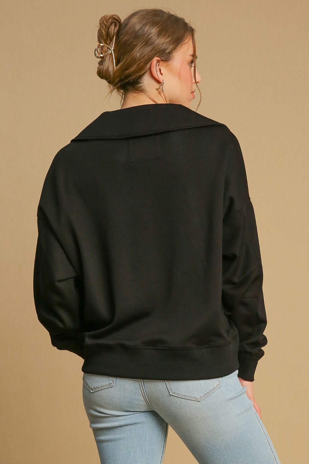 UMGEE - Black Collared Sweatshirt