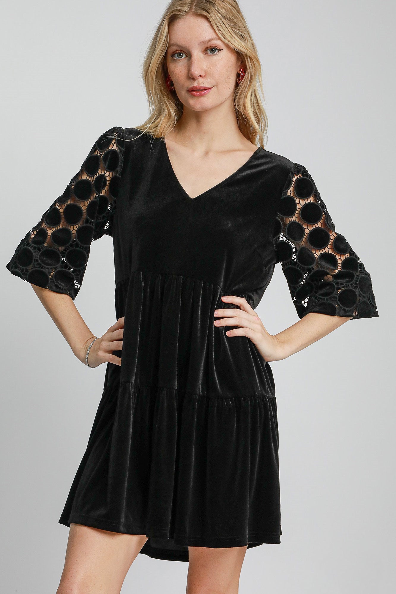 UMGEE - Black Polka Dot Lace Sleeve Tiered Velvet Mini Dress