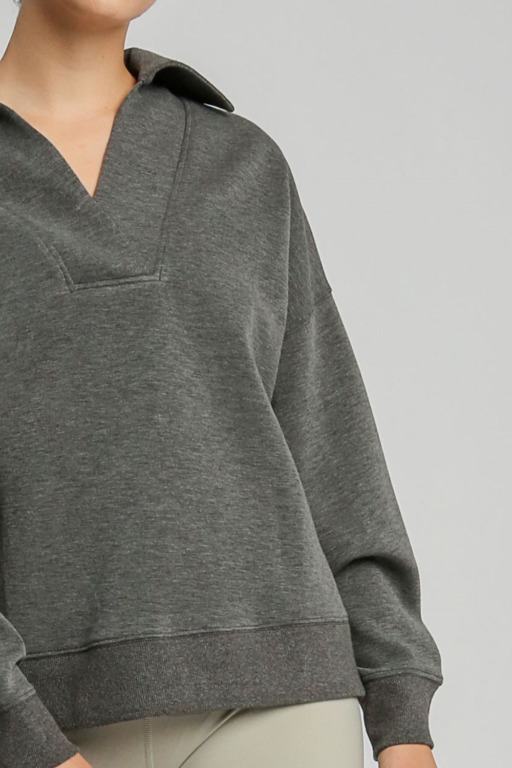 UMGEE - Collared Sweatshirt in Charcoal