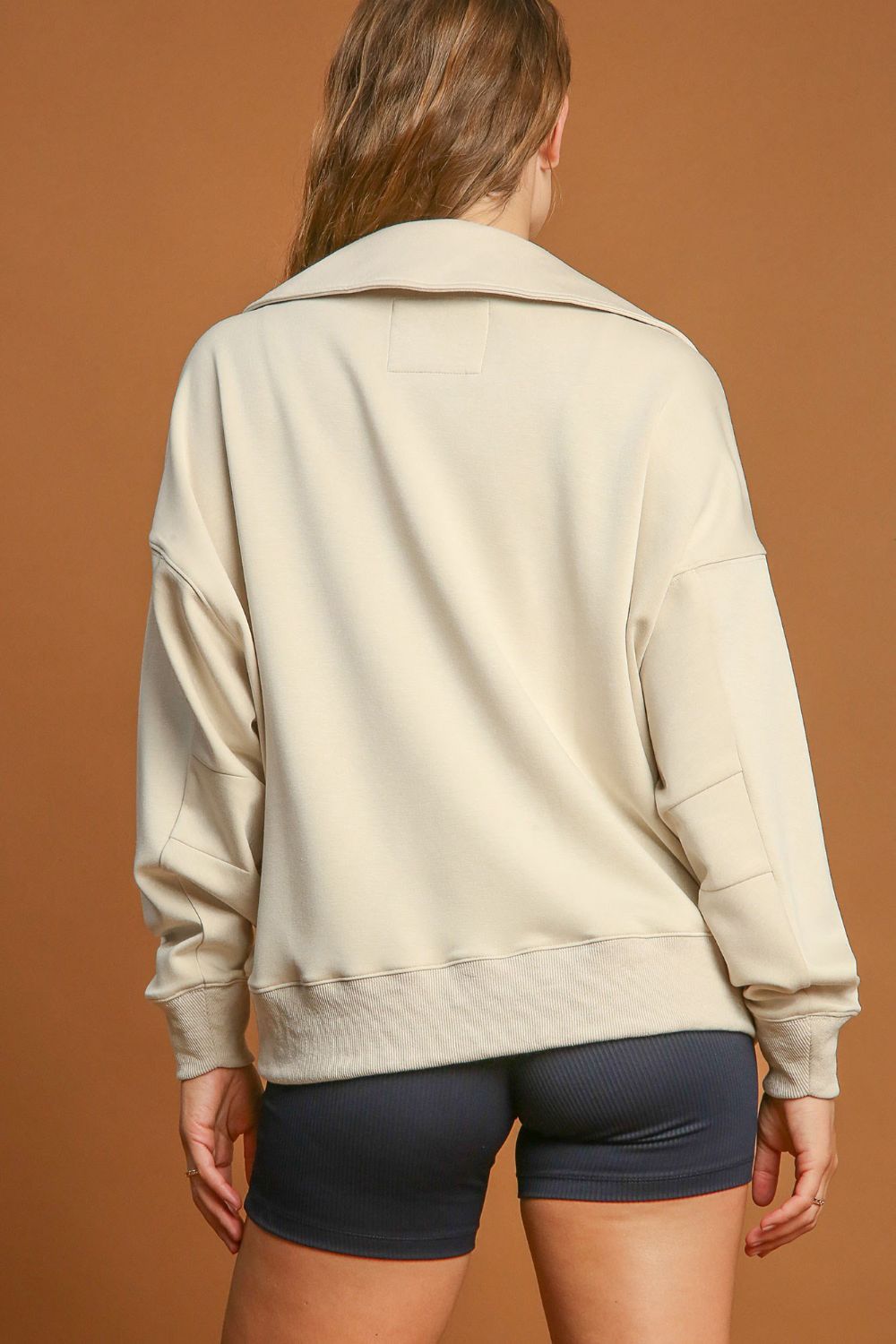 UMGEE - Collared Sweatshirt in Ecru