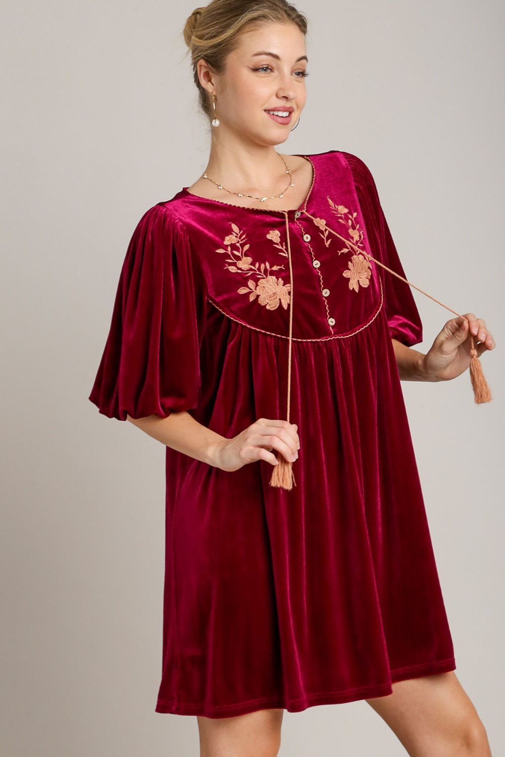 UMGEE - Embroidered Half Sleeve Velvet Mini Dress in Burgundy