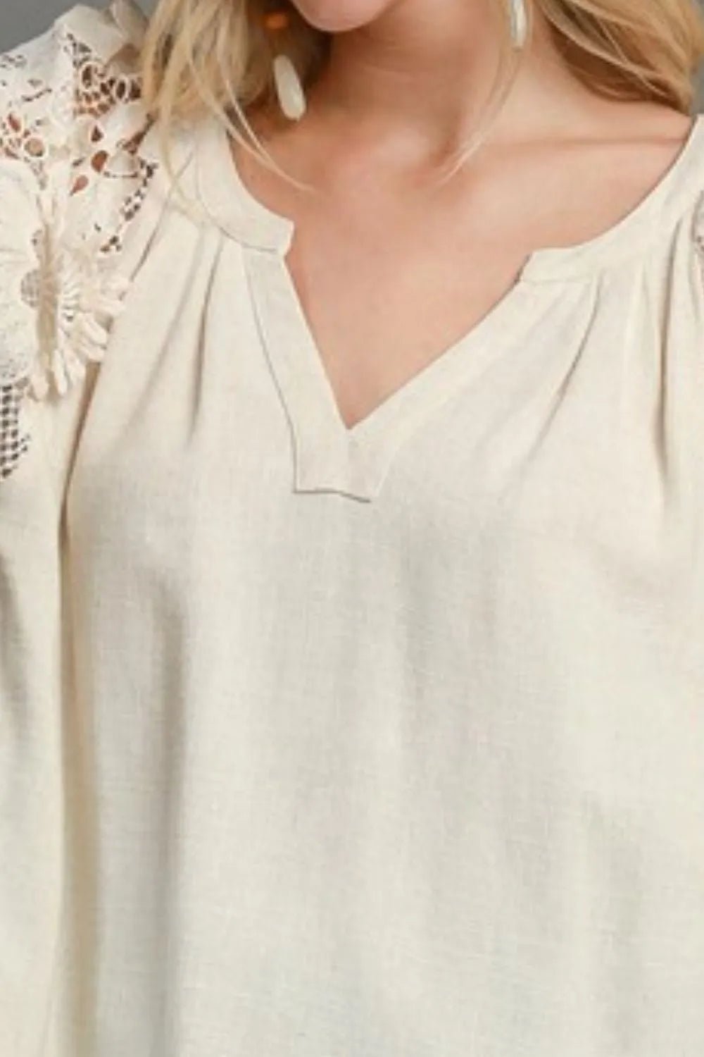 UMGEE - Floral Lace Sleeve Cream Blouse