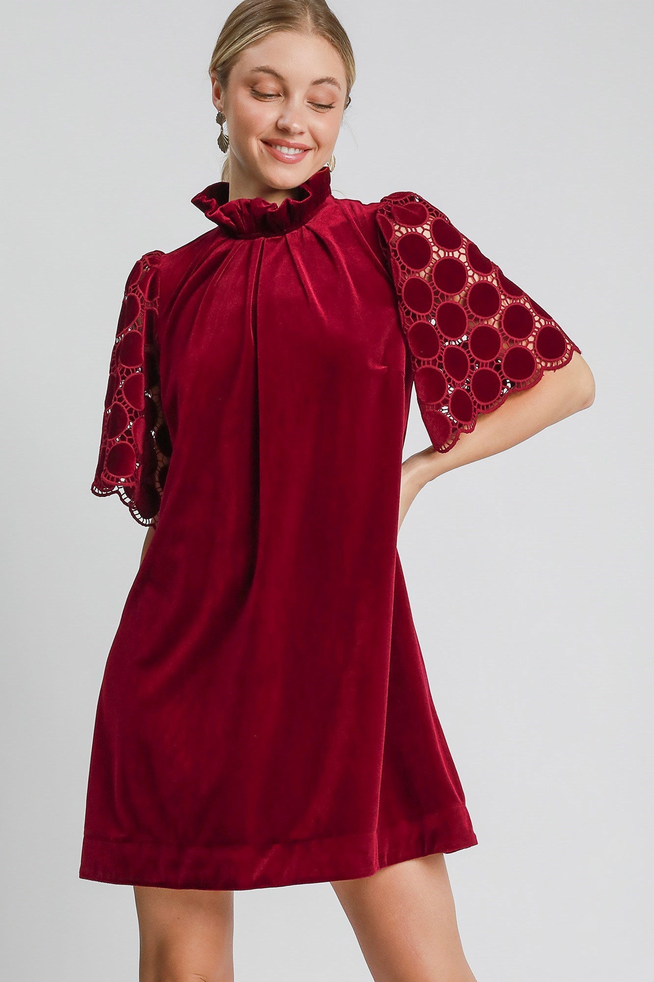 UMGEE - Polka Dot Lace Half Sleeve Velvet Mini Dress in Burgundy