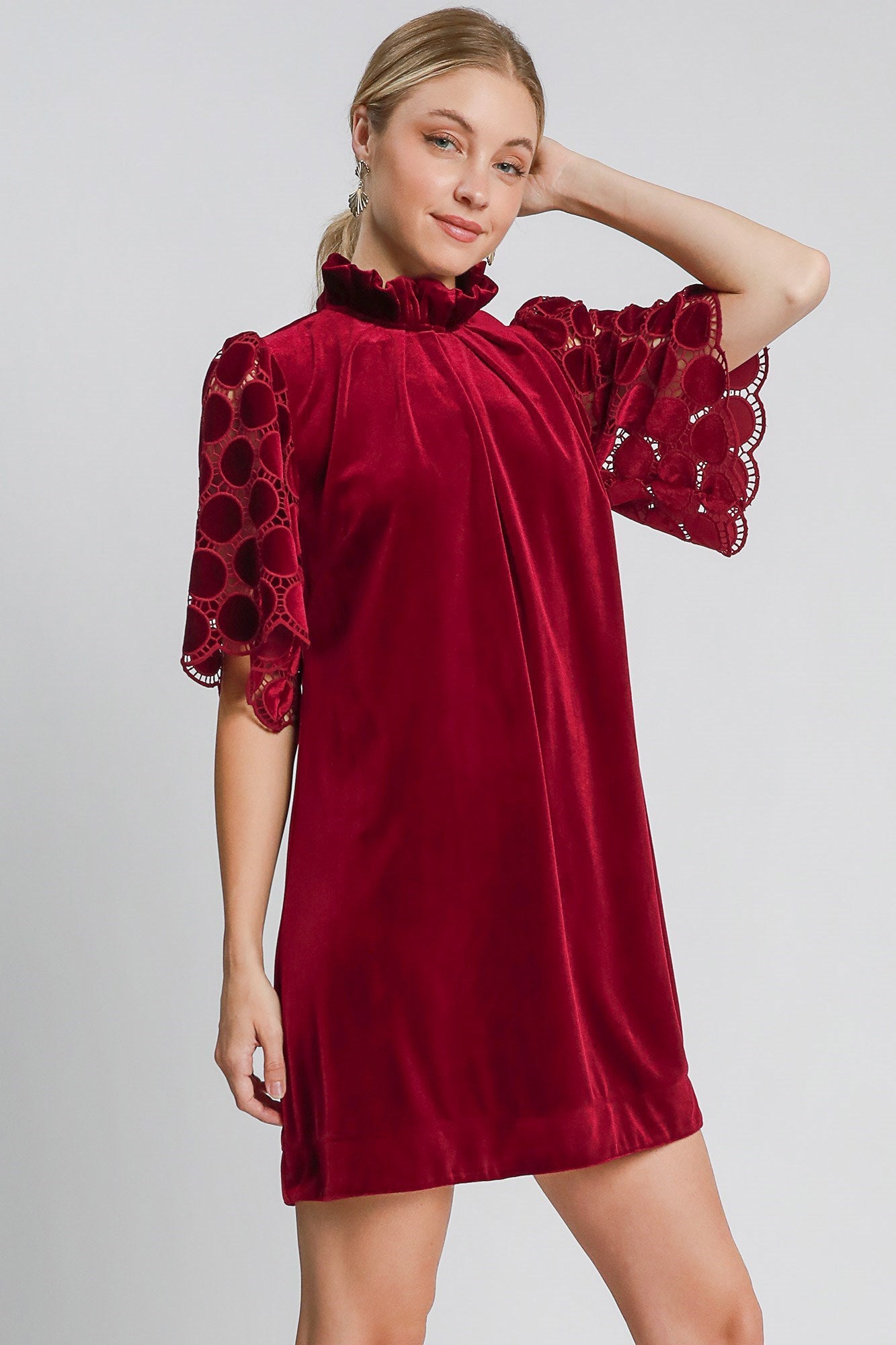 UMGEE - Polka Dot Lace Half Sleeve Velvet Mini Dress in Burgundy