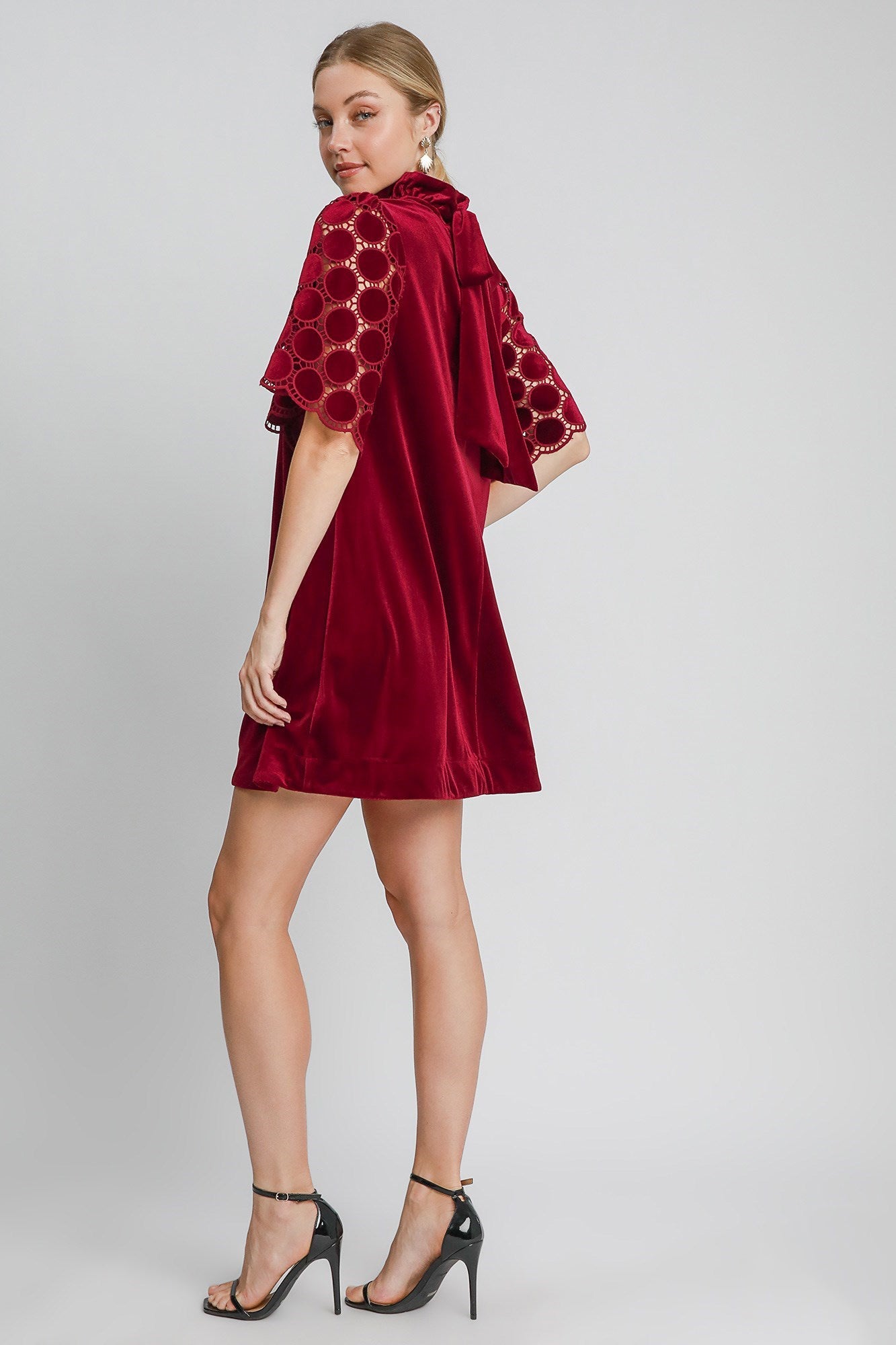 UMGEE - Polka Dot Lace Half Sleeve Velvet Mini Dress in Burgundy