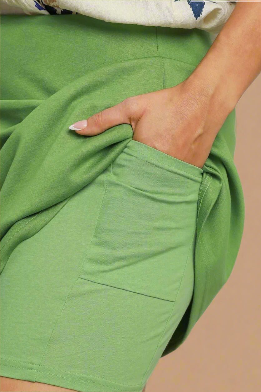 UMGEE - Pull - On Active Skort in Kiwi