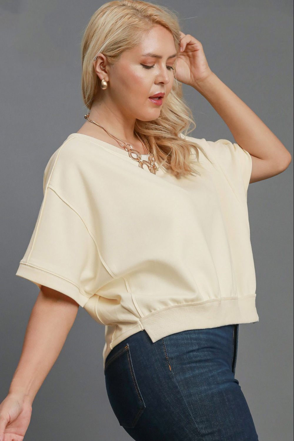UMGEE - Short Sleeve Relaxed Fit Sweatshirt Tee in Cream