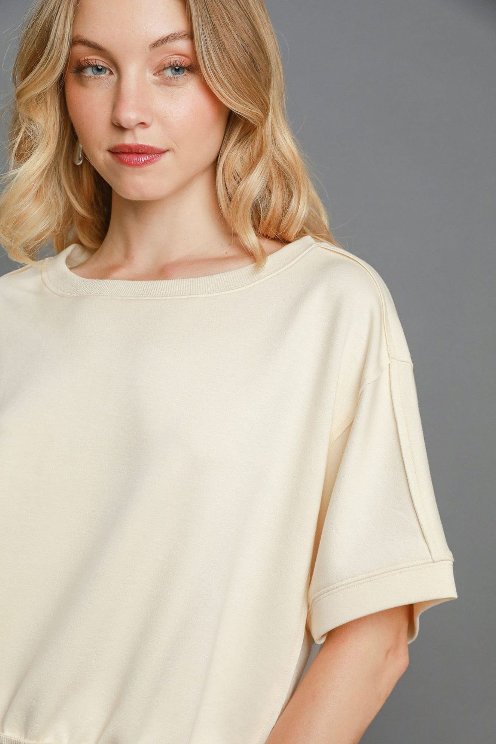 UMGEE - Short Sleeve Relaxed Fit Sweatshirt Tee in Cream