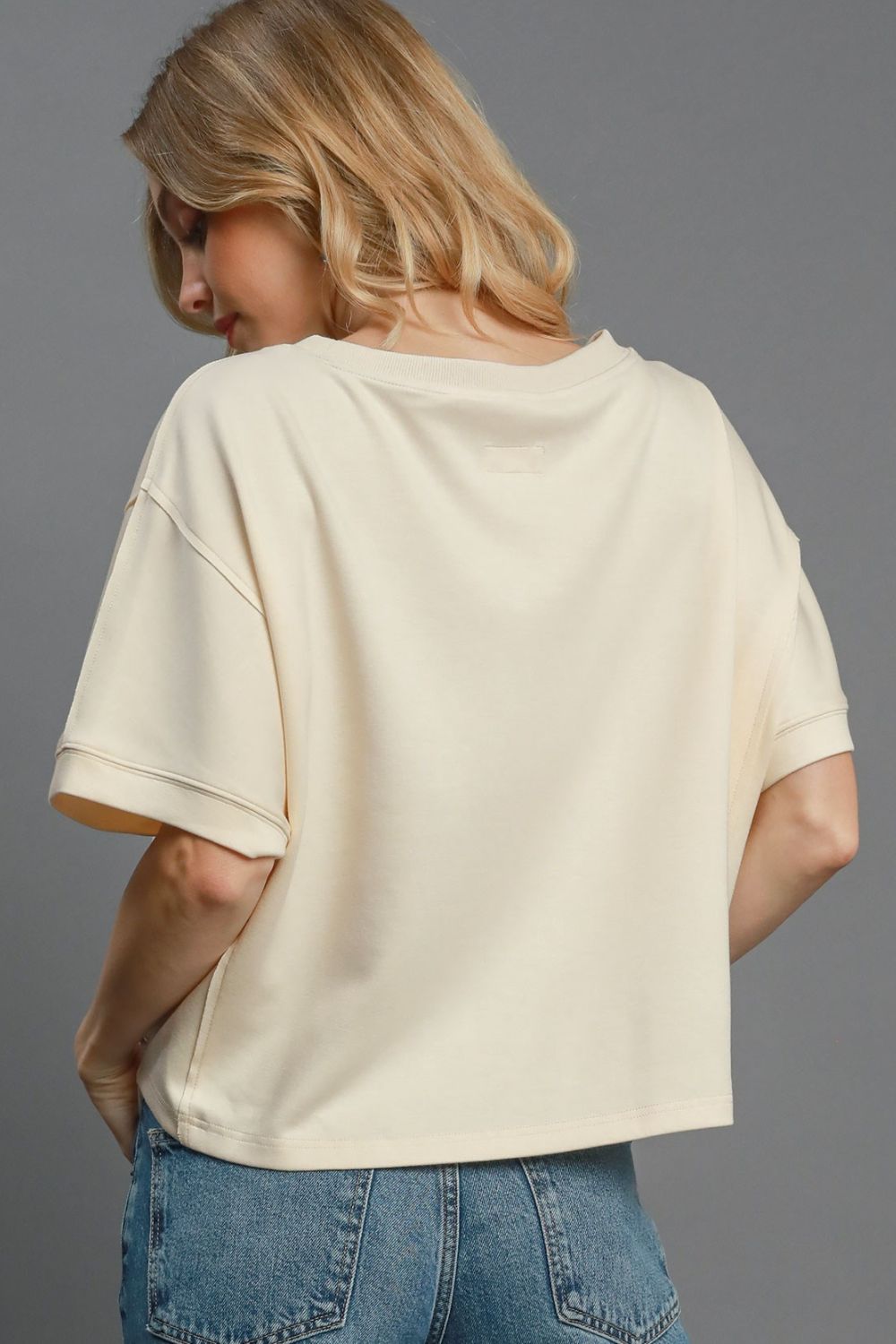 UMGEE - Short Sleeve Relaxed Fit Sweatshirt Tee in Cream