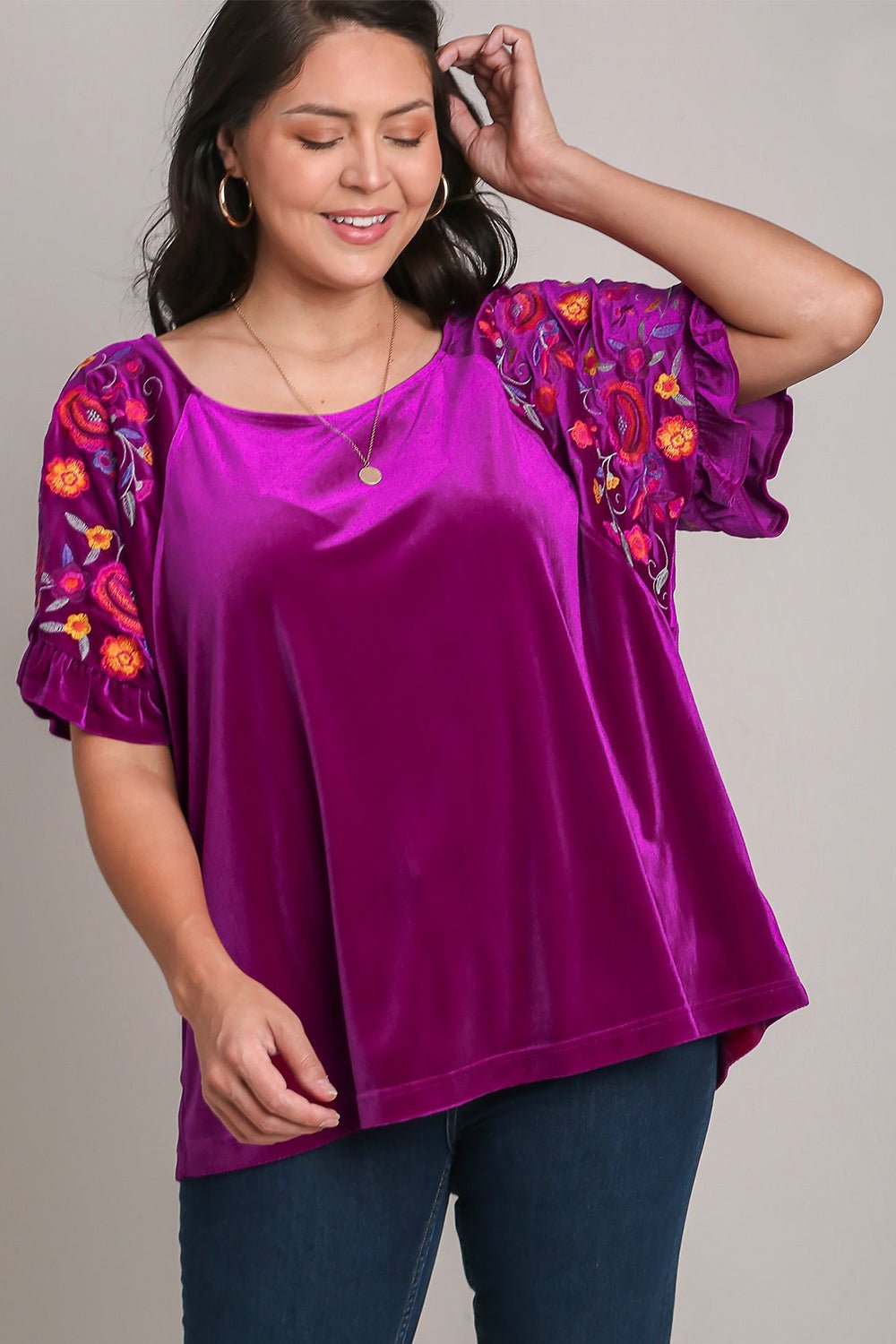 UMGEE - Velvet Embroidered Short Sleeve Blouse in Violet