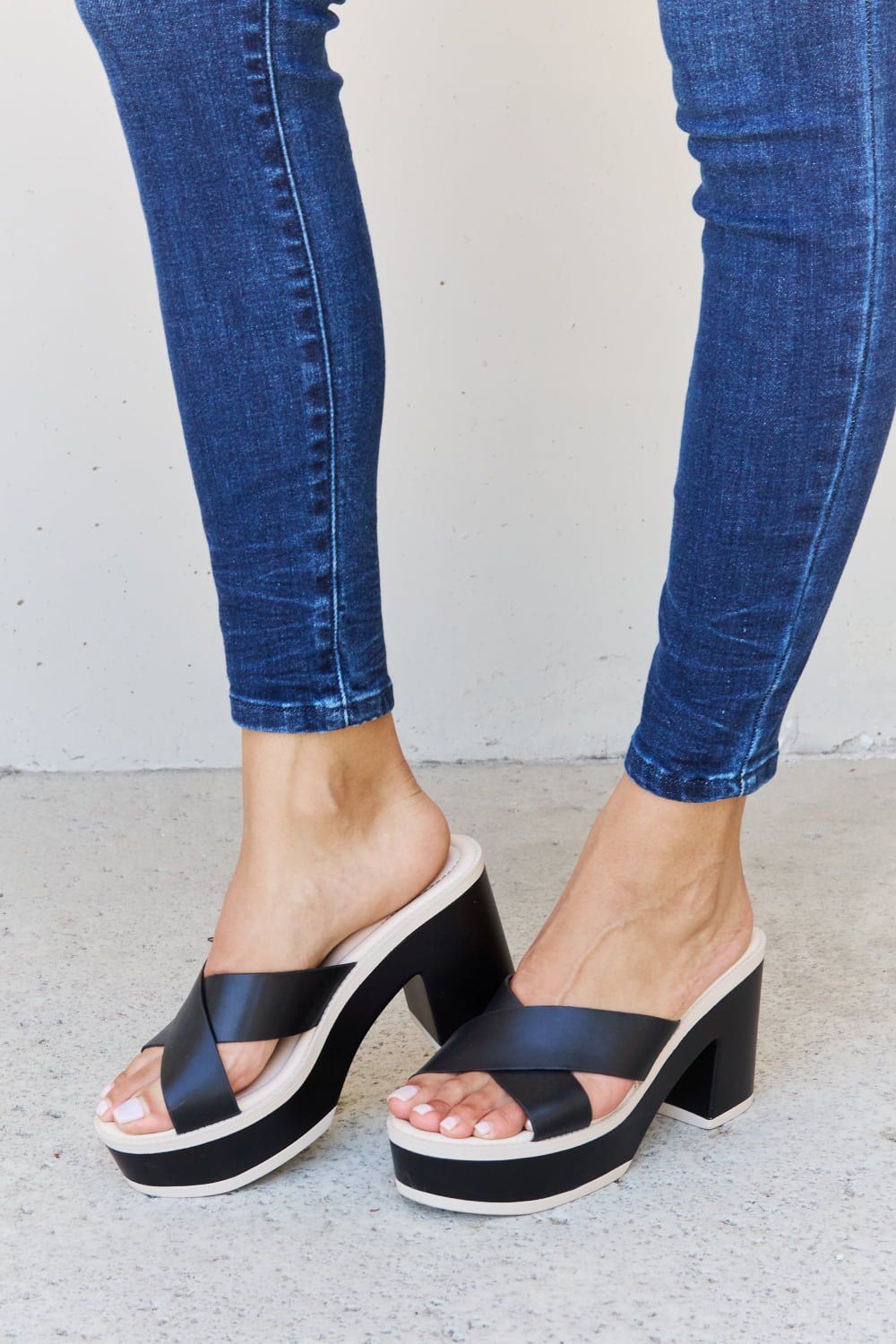 Weeboo - Vegan Leather Contrast Platform Sandals in Black