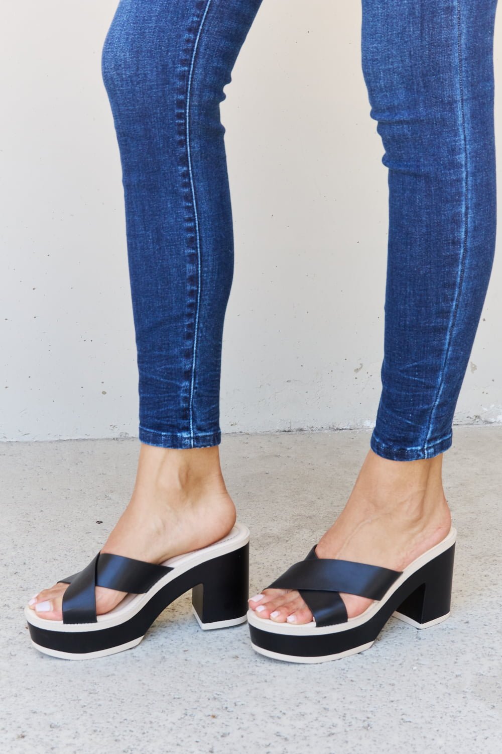 Weeboo - Vegan Leather Contrast Platform Sandals in Black