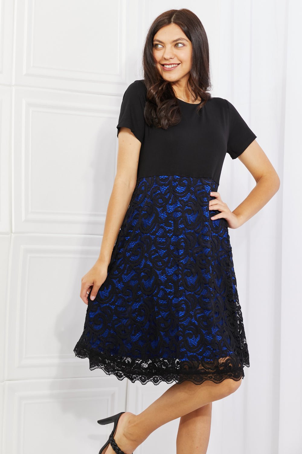 Yelete - Contrasting Lace Knee - Length Dress in Dark Blue