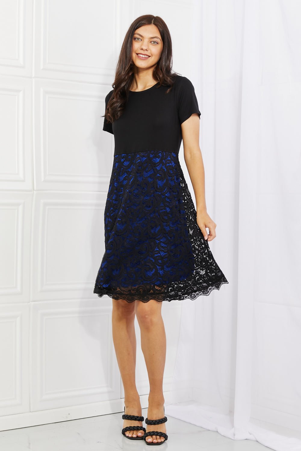 Yelete - Contrasting Lace Knee - Length Dress in Dark Blue