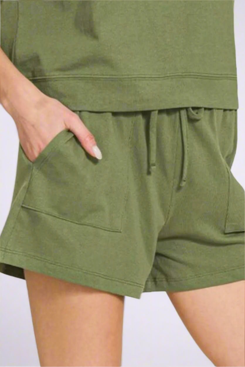 Zenana - Lounge Tee & Drawstring Shorts Set in Olive Moss