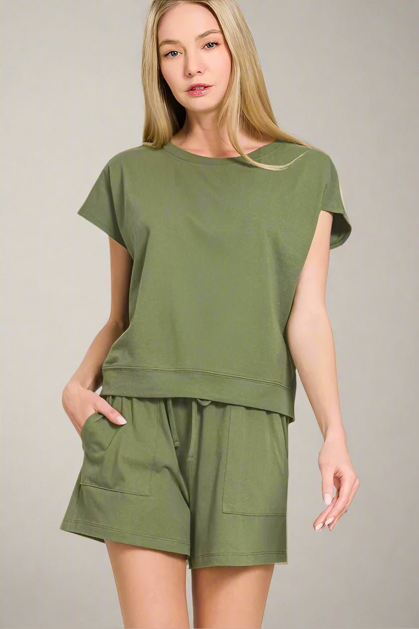 Zenana - Lounge Tee & Drawstring Shorts Set in Olive Moss