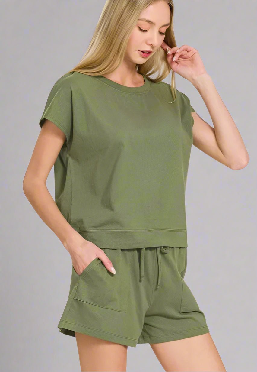 Zenana - Lounge Tee & Drawstring Shorts Set in Olive Moss