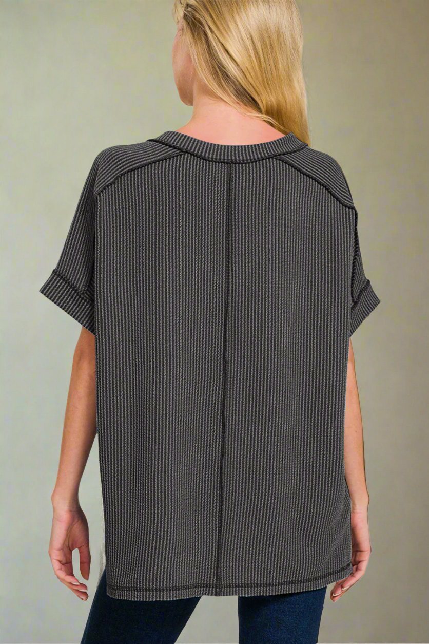 Zenana - Rib Knit Short Sleeve High - Low T - Shirt in Charcoal