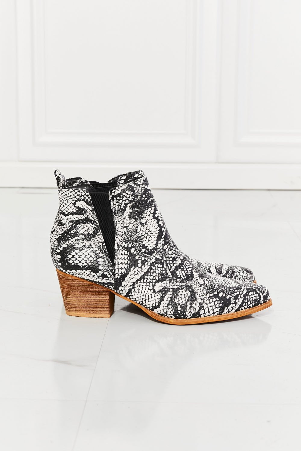 Vegan Leather Pointed Toe Bootie in SnakeskinBootiesMelody