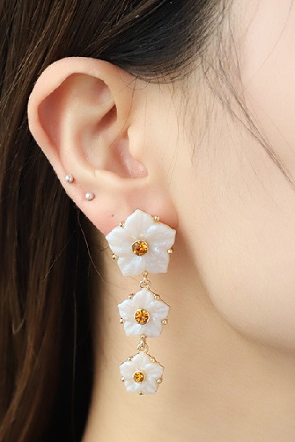 Contrast Resin Flower Earrings in WhiteEarringsBeach Rose Co.
