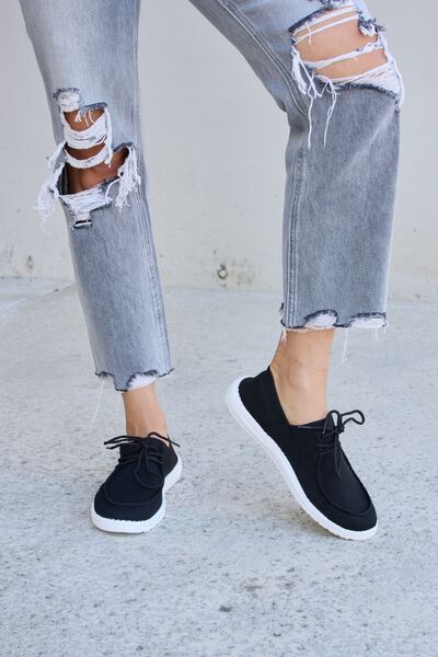 Flat Round Toe Lace-Up Sneakers in BlackSneakersForever Link