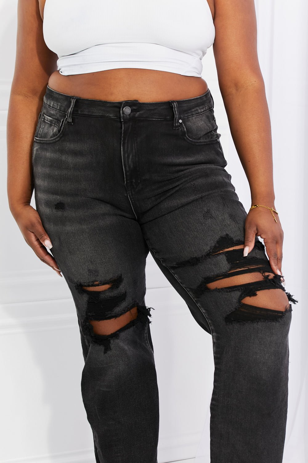 Distressed Loose Fit Jeans in BlackJeansRISEN