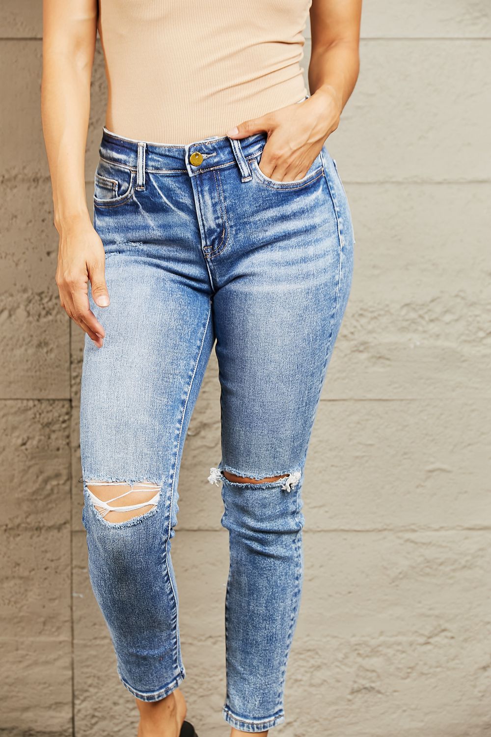 Mid Rise Distressed Skinny JeansJeansBAYEAS