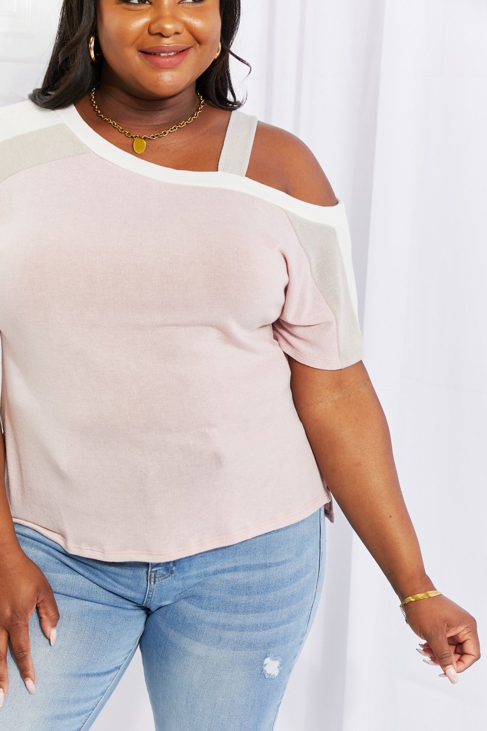 Cold Shoulder Tee in Dusty PinkT-ShirtAndree by Unit
